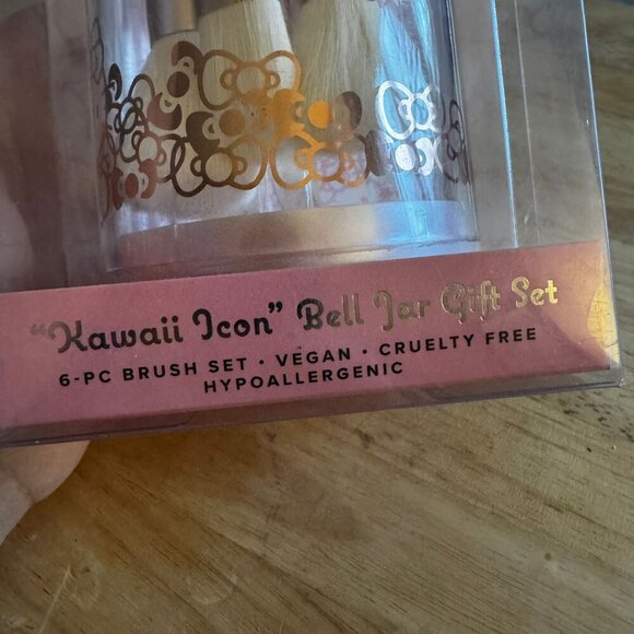 NEW IN BOX Hello Kitty "Kawaii Icon" Bell Jar 6-PC Brush Gift Set - Picture 6 of 6